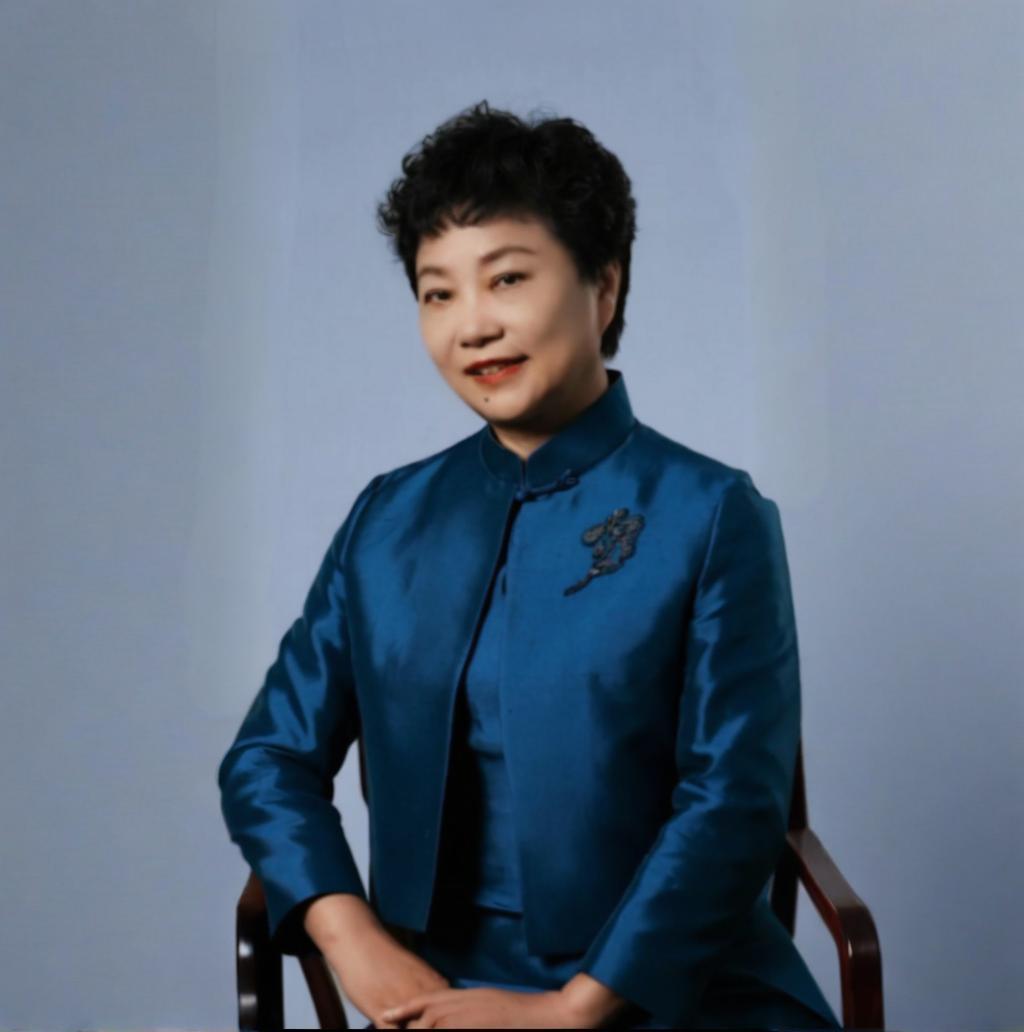 The Silk Legacy of Qi Qiulan: A Life Woven with Tradition