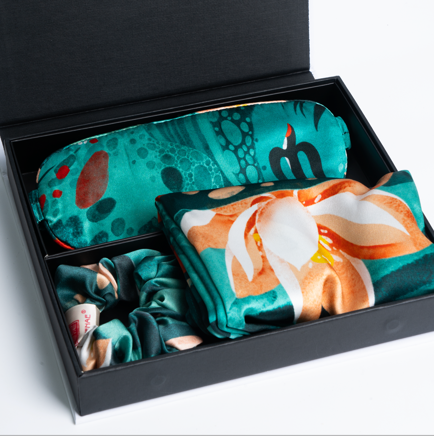 Endless Dream Luxury Silk Gift Set Lotus Goddess Design