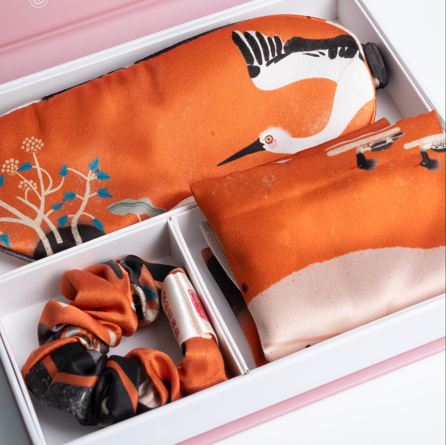 Endless Dream Luxury Silk Gift Set Water Eight Immortals Design