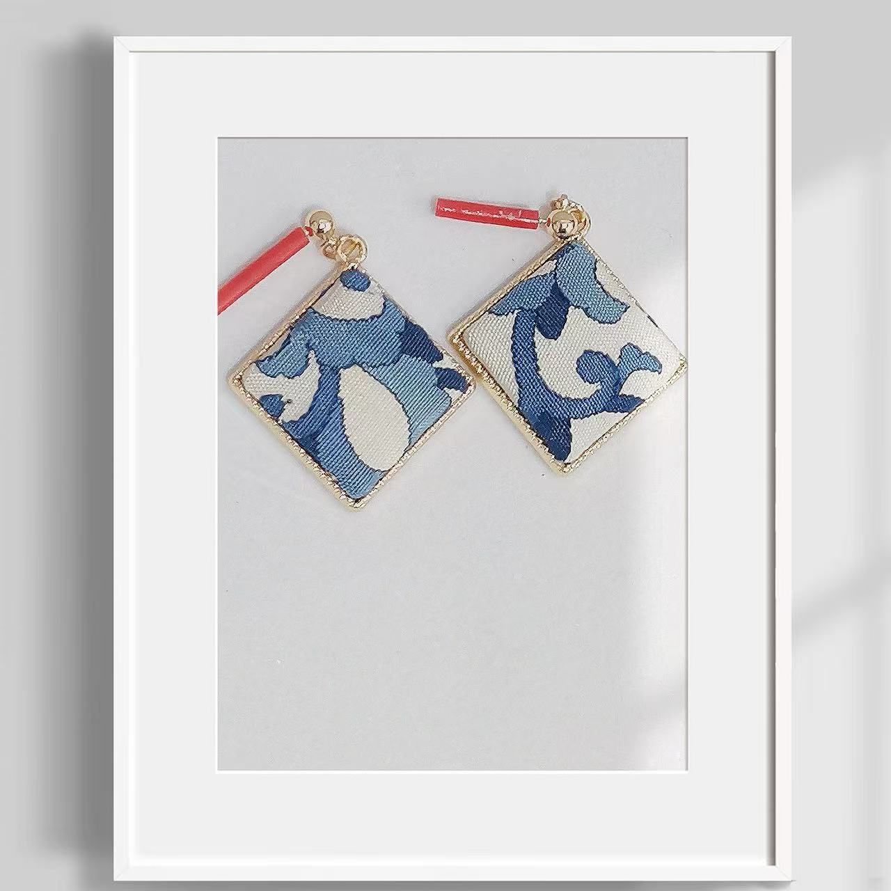 Handmade Kesi Silk Earrings Cornered Grace Blue & White Edition for Women